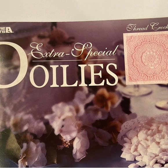 Extra Special Doilies Crochet Book - Picture 10 of 11